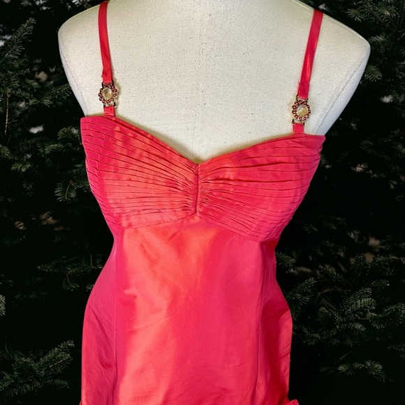 NWT Laundry by Shelli Segal Pleated Bust Gold Charm Detail Ruffled Mini Dress 4 - Picture 3 of 14